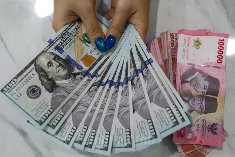 Dolar AS Akhir Pekan Naik ke Level Rp 15.372