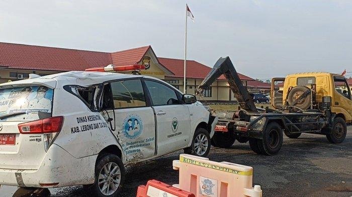 Mobil Ambulans Milik Dinkes Lebong Alami Kecelakaan