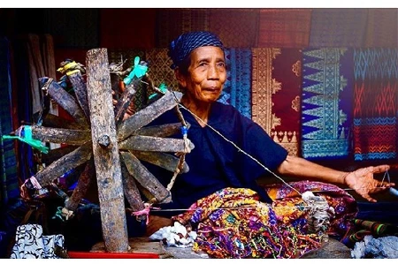 Seni Tenun Khas Lombok: Belajar Filosofi dan Budaya