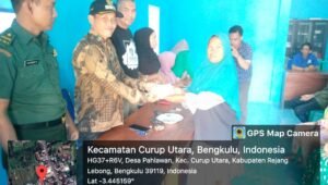 Salurkan BLT Tahap 3, Ini Pesan Kades Pahlawan Lukman Ansori