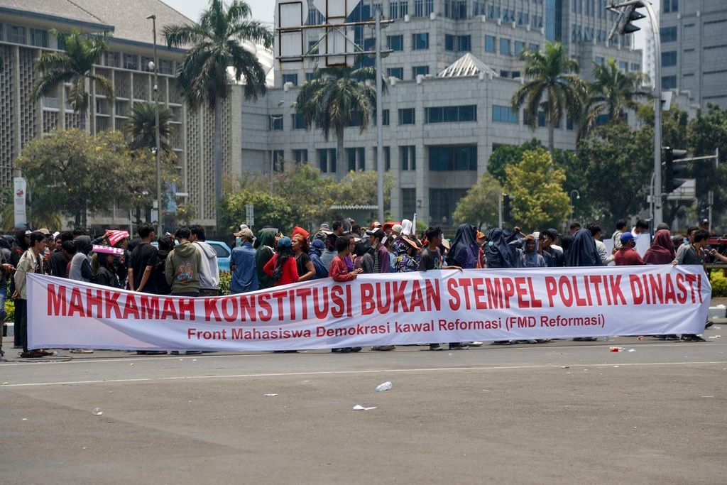 Aksi Protes Mahasiswa di Palembang Terkait Putusan MK