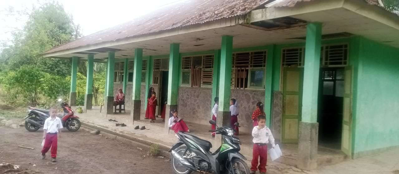 Krisis Guru PNS di SDN 133 Rejang Lebong: Hanya Satu Guru PNS di Desa Lubuk Tunjung