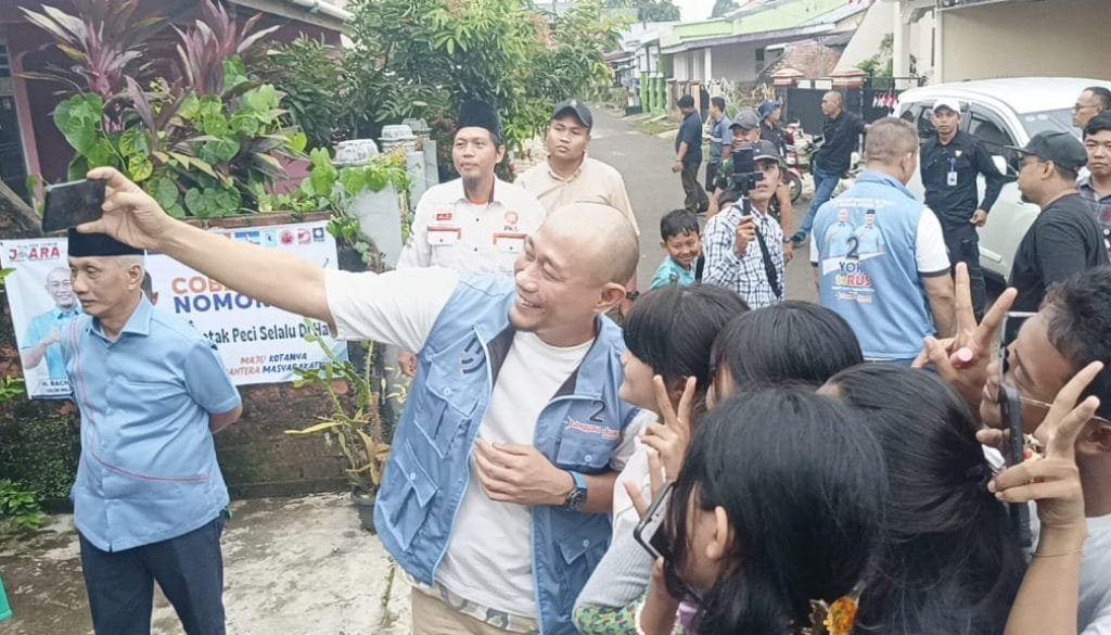Emak-Emak dan Gen Z Berebut Foto dengan Yoppy-Rustam di Blusukan Lubuklinggau