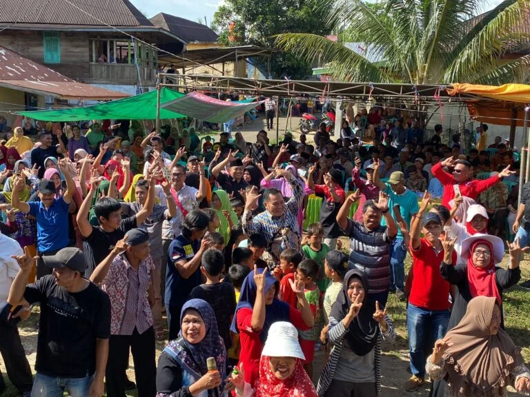Sambut Antusias Kampanye Paslon Sri Budiman-Septi Peryadi, Ratusan Warga Bengkulu Tengah Hadir Meriahkan Acara