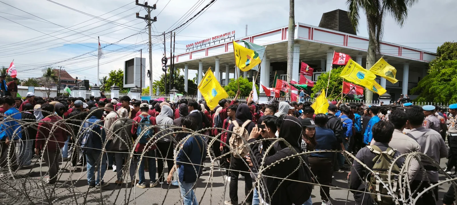 Mahasiswa Bengkulu Gelar Aksi dan Sempat Memanas, Ini Tuntutannya