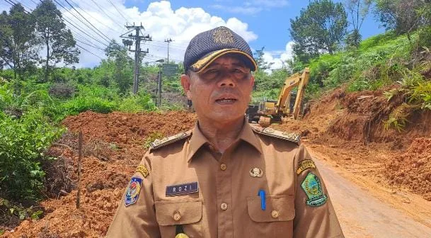 Pemkab Lebong Gerak Cepat Bersihkan Longsor yang Tutupi Jalan Menuju Rumah Dinas Bupati