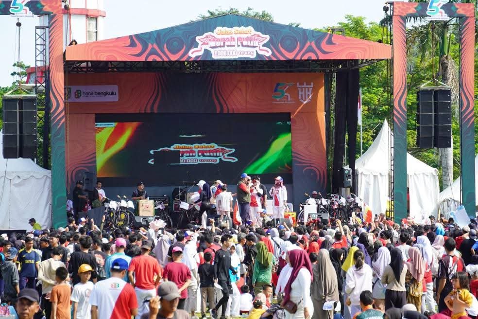 Ribuan Warga Padati Balai Raya Semarak, Jalan Sehat Merah Putih Bertabur Hadiah Spektakuler