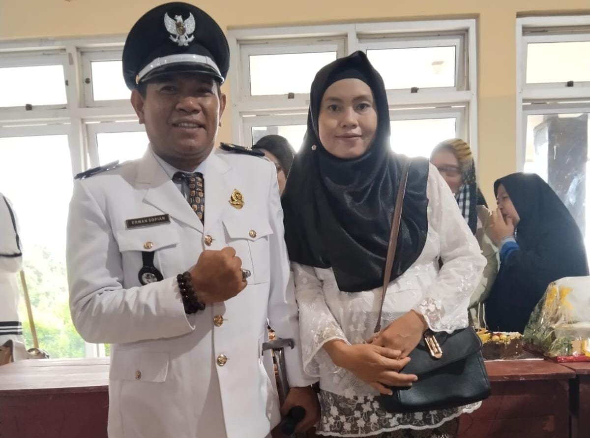 Pjs Kades Erwan Sopian bersama Istri, Yurdaniar Erwan Sopian