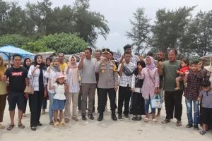 Kapolda Bengkulu Tinjau Pos Terpadu dan Pimpin Aksi Bersih Pantai