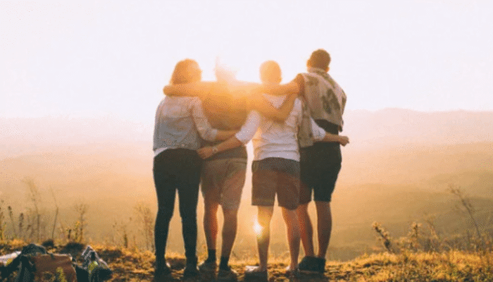 Antara Teman, Sahabat, dan Kepentingan