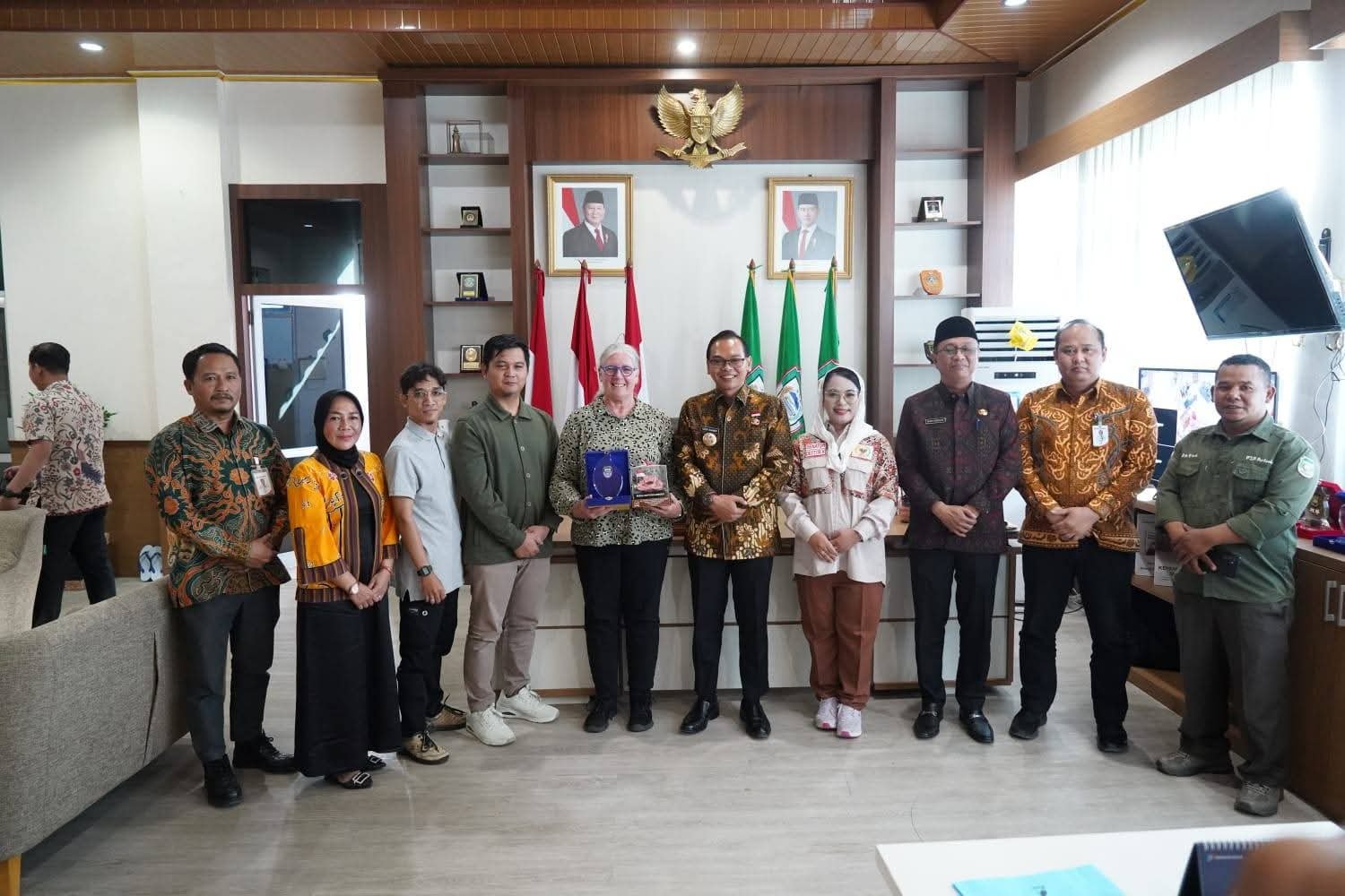 Kunjungan Senator DPD RI dan Profesor Belanda, Buka Peluang Petani Seluma Go Internasional