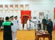 Gubernur Helmi Hasan Lantik Bupati dan Wakil Bupati Bengkulu Selatan, Ajak Bangun Daerah Tanpa Dendam Gubernur Helmi Hasan Lantik Bupati dan Wakil Bupati Bengkulu Selatan, Ajak Bangun Daerah Tanpa Dendam