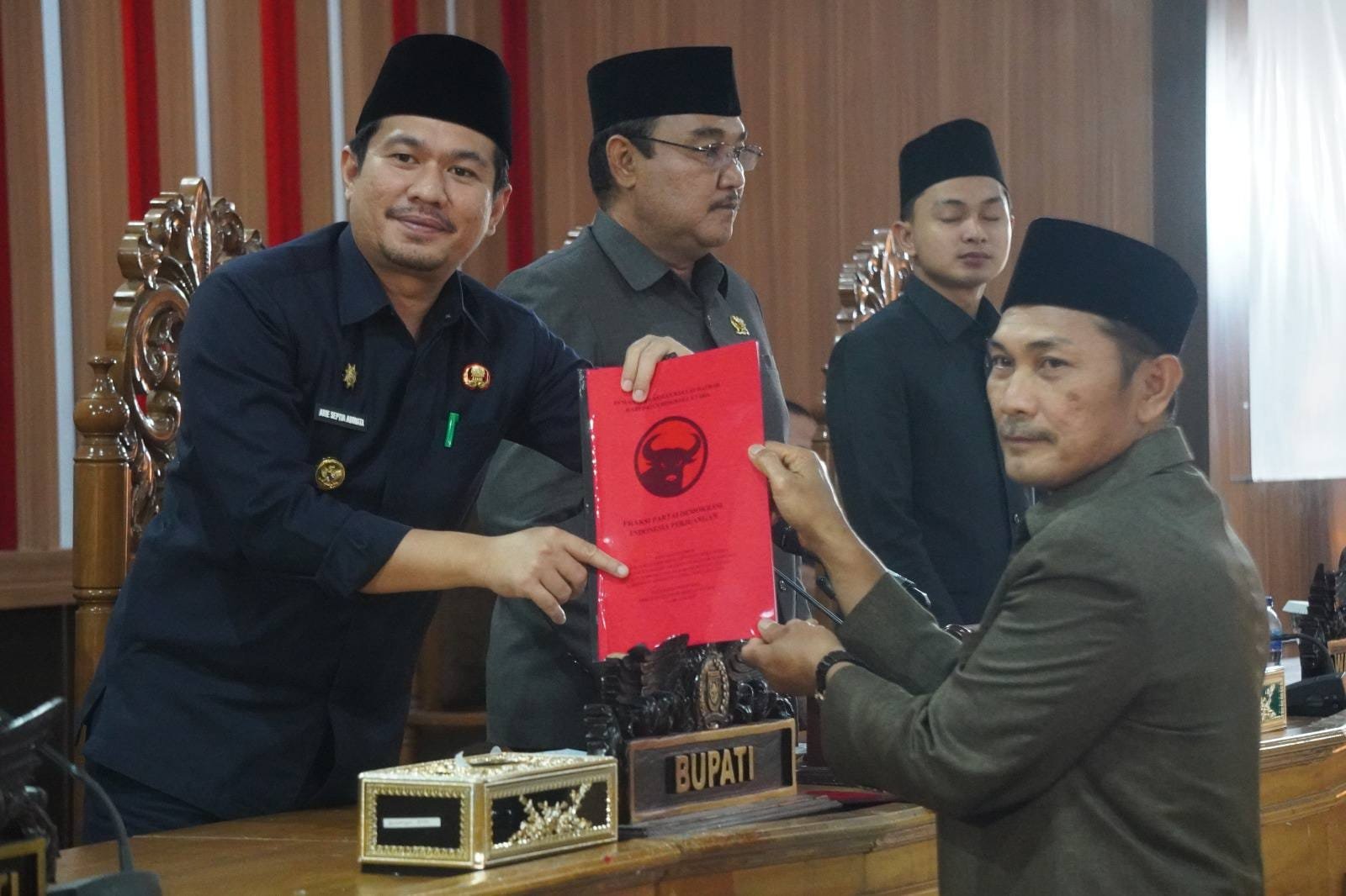 DPRD Bengkulu Utara Sampaikan Pandangan Umum terhadap Raperda RPJMD 2025-2029 dalam Rapat Paripurna