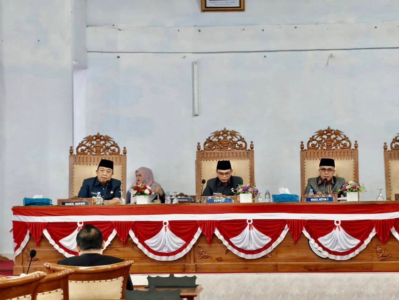 Bupati dan Wakil Bupati Seluma Hadiri Rapat Paripurna, Bahas APBD 2024 dan Isu Pernikahan Dini