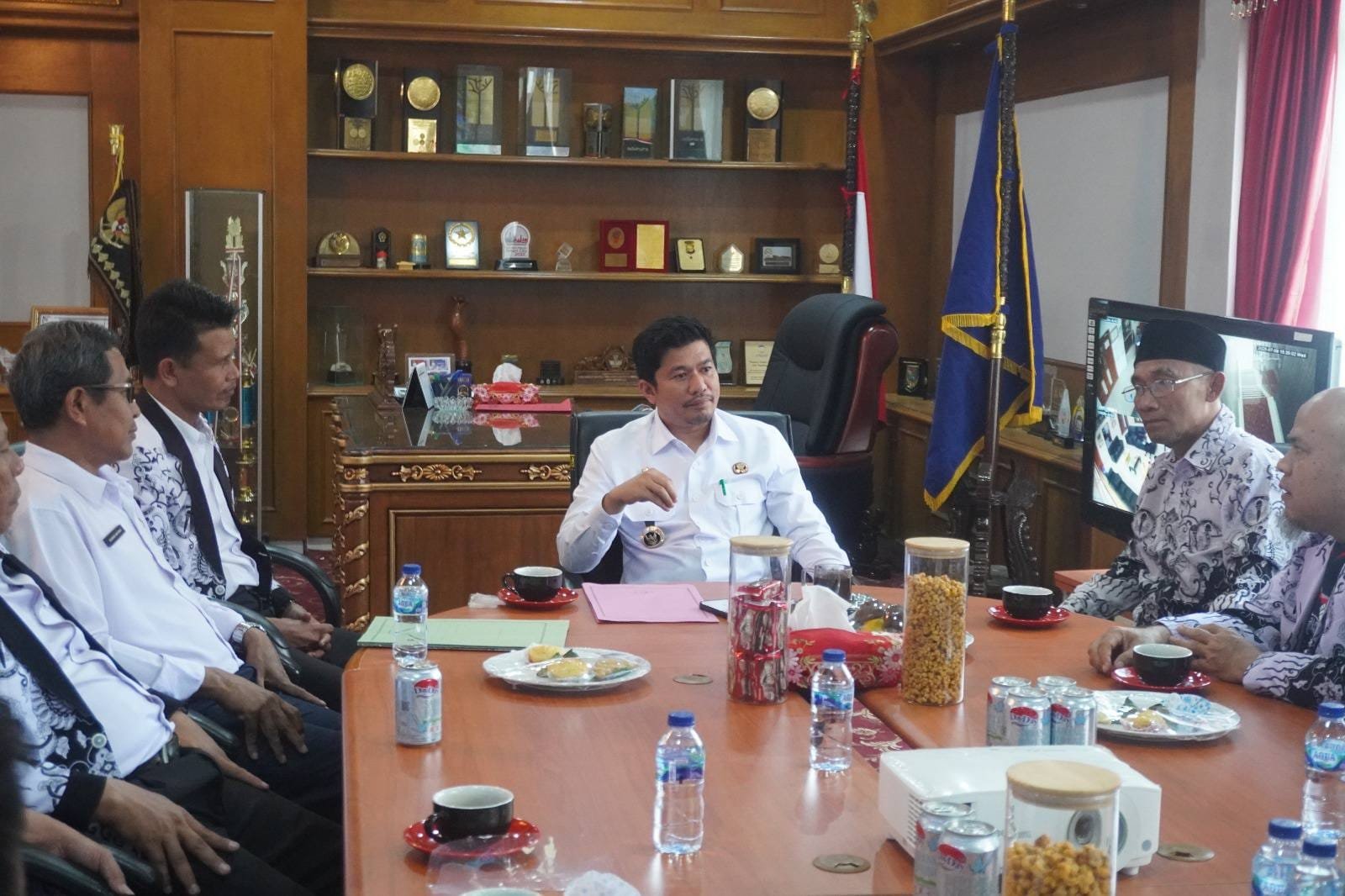 517172370_1144978640998305_8620652911837825698_n Bupati Bengkulu Utara Gelar Audiensi dengan PGRI, Bahas Peningkatan Sinergi Pendidikan dan Program MBG