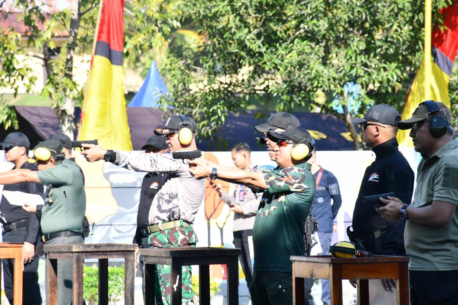 Walikota Dedy Wahyudi Ikuti Kejuaraan Menembak dalam Rangka Hari Bhayangkara ke-79 Polda Bengkulu