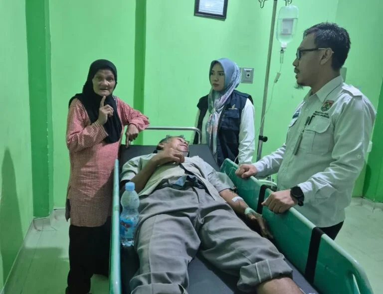 Dinas Sosial Kota Lubuk Linggau Evakuasi Warga Sakit di Kelurahan Lubuk Tanjung