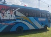 Gubernur Helmi Hasan Serahkan Bus Sekolah dan Ambulans di Kecamatan Enggano Gubernur Helmi Hasan Serahkan Bus Sekolah dan Ambulans di Kecamatan Enggano
