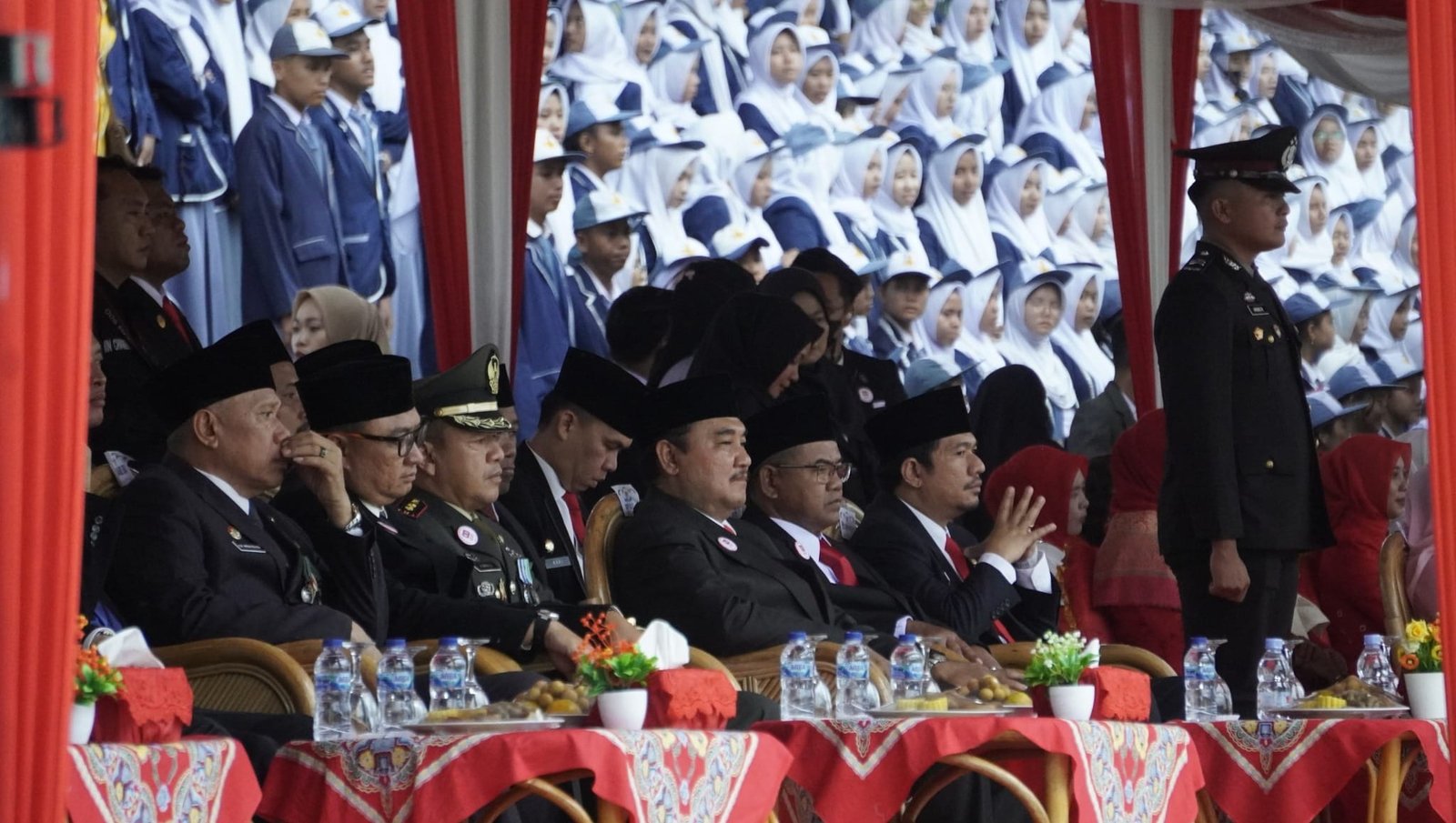 Bupati Arie Septia Hadiri Upacara Penurunan Bendera HUT RI ke-80 di Bengkulu Utara