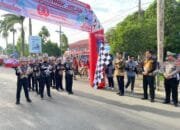 Sekda Bengkulu Utara H. Fitriyansyah Buka Lomba Gerak Jalan Indah Memeriahkan HUT ke-80 RI