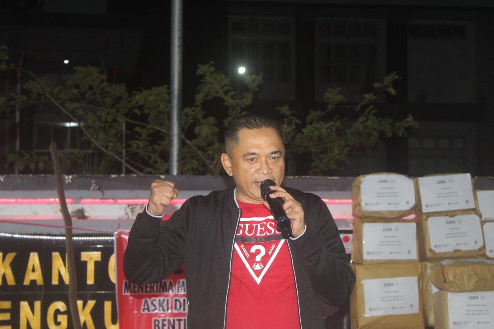 Malam Berbinar Bengkulu Tengah Bagikan Hadiah Lomba 17 Agustus dan Menampilkan Atraksi Karate