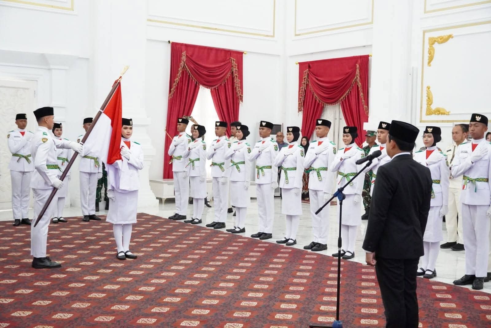 Walikota Bengkulu Kukuhkan 30 Anggota Paskibraka untuk HUT ke-80 RI