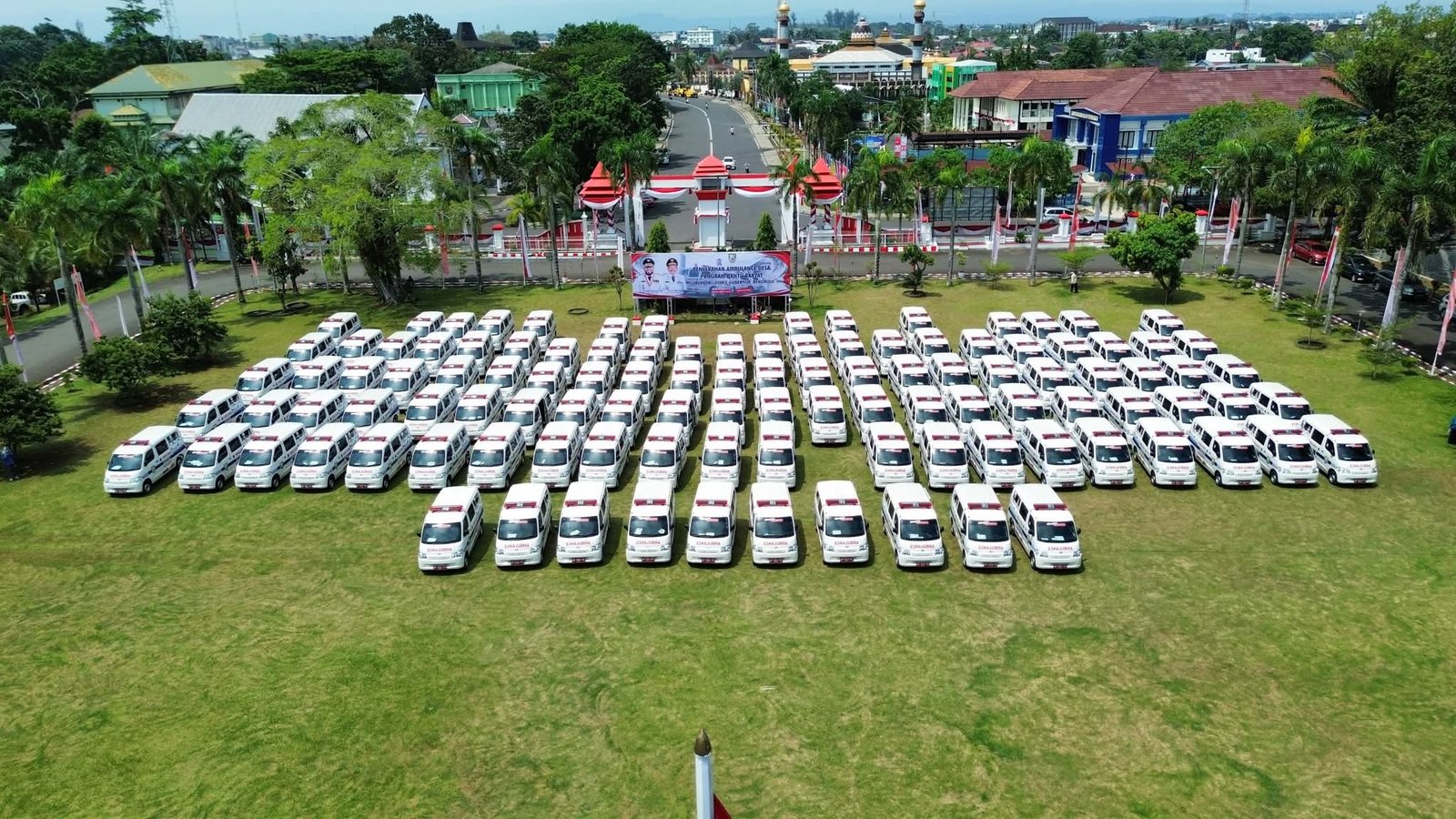 130 Ambulans Diserahkan Gubernur Helmi Hasan, Kado HUT RI ke-80 untuk Desa di Bengkulu