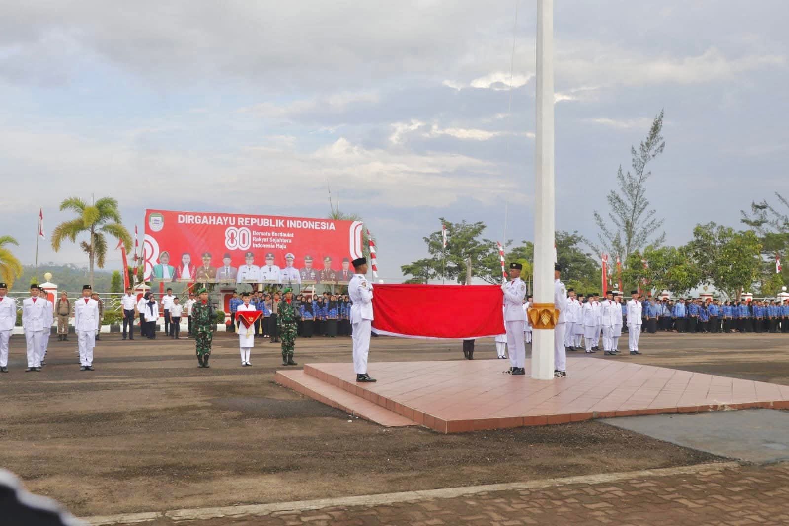 Upacara Penurunan Bendera HUT ke-80 RI di Seluma Berlangsung Khidmat