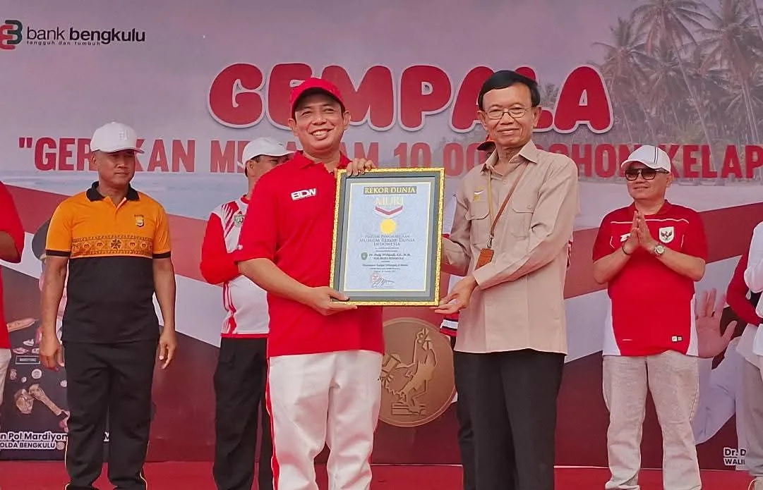 Bengkulu Pecahkan Rekor MURI, 10.000 Pohon Kelapa Hiasi Pantai Panjang