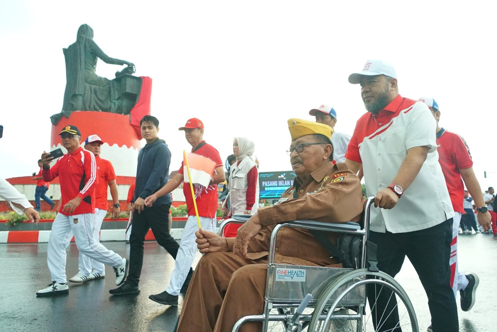 Bengkulu Jadi Tempat Bersejarah Lahirnya Penjahit Merah Putih, Gubernur Helmi Hasan Pimpin Kirab