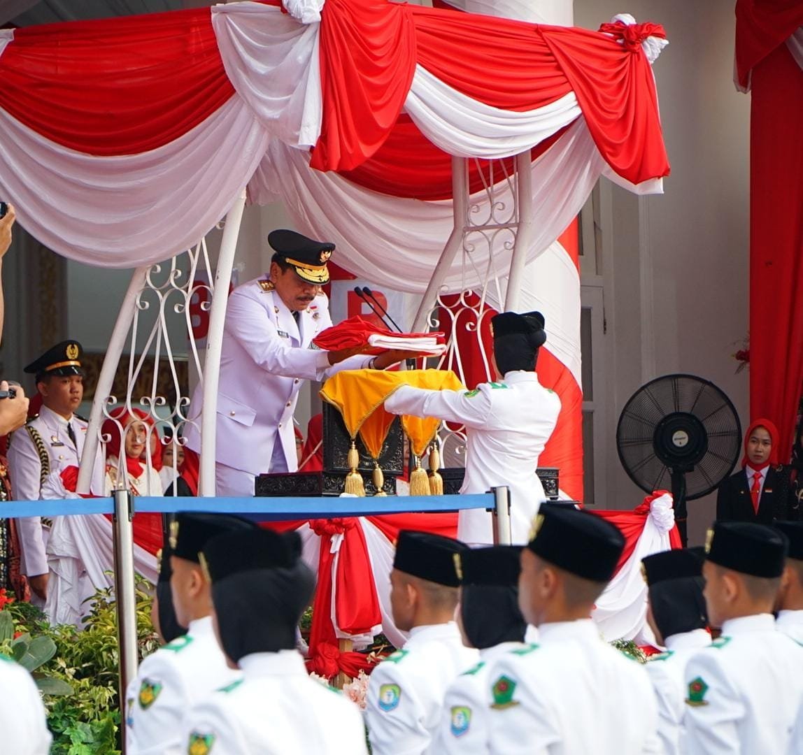 Wagub Mian Jadi Irup Upacara Penurunan Bendera HUT ke-80 RI, Sampaikan Terima Kasih