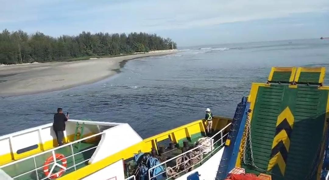 Pengerukan Alur Pelabuhan Pulau Baai Bengkulu Mandek, Dua Kapal Alami Insiden