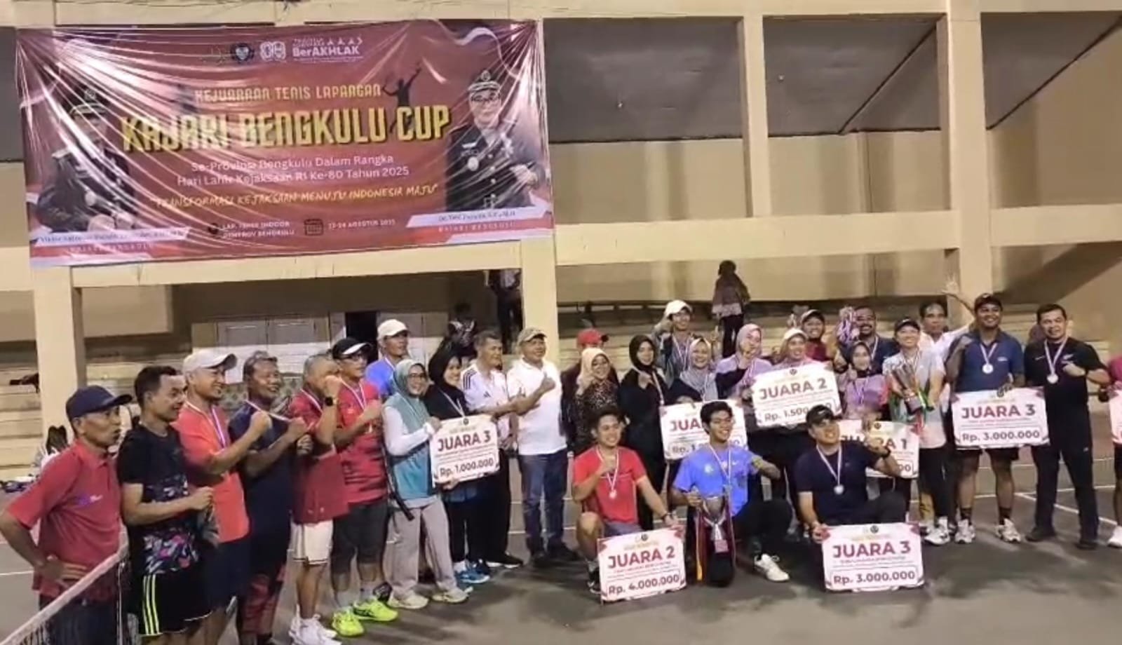 Kejari Bengkulu Juara 1 Ganda Putra Turnamen Tenis Kajari Cup 2025