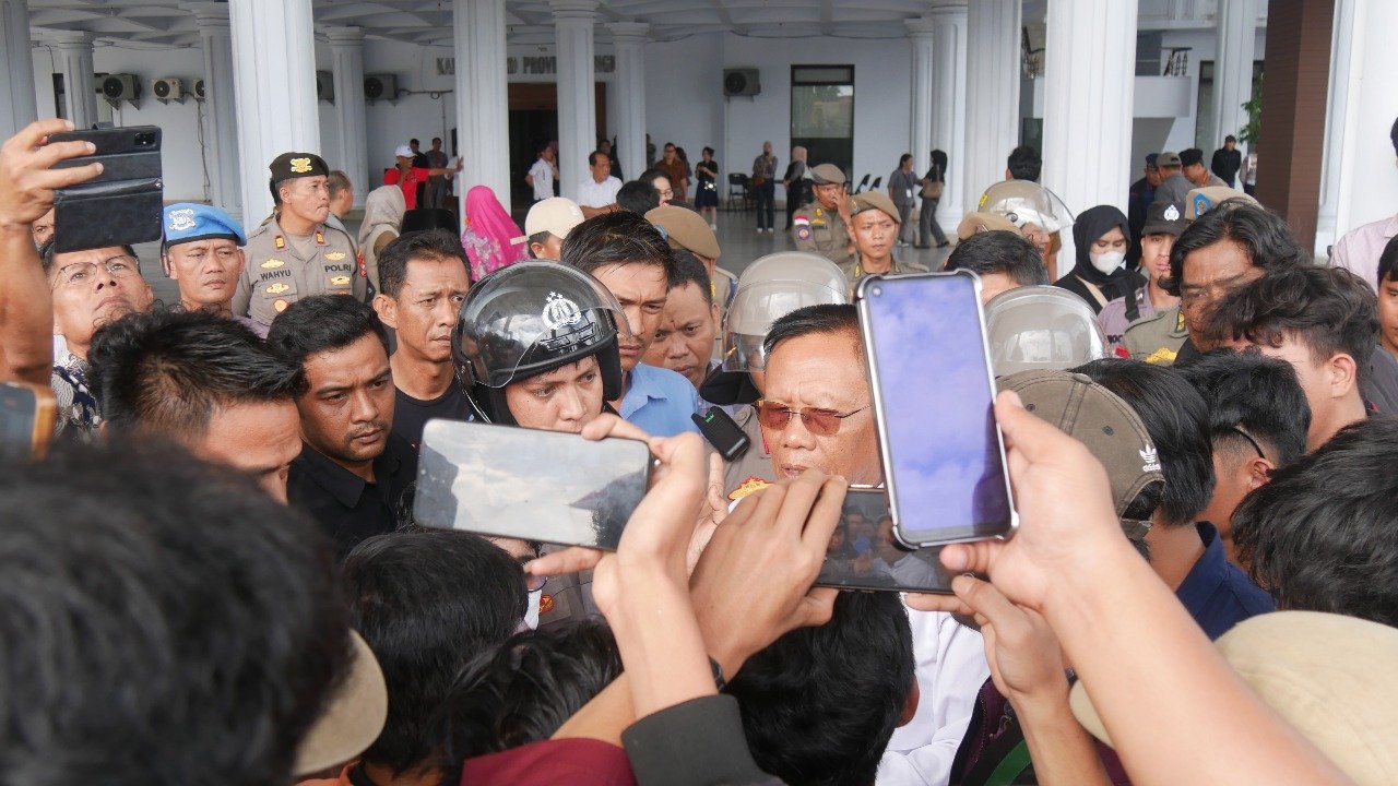 DPRD Provinsi Bengkulu Tolak Temui Massa di Jalan, Demo “Indonesia Gelap” Ricuh
