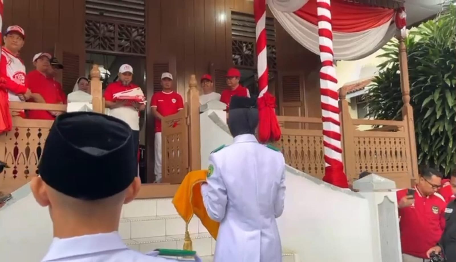 Gubernur Bengkulu Helmi Hasan Buka Pelaksanaan Kirab Merah Putih dalam Rangka HUT RI ke-80