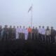 Puncak Bukit Kaba, 6000 Pendaki Berkumpul untuk Mengibarkan Bendera Merah Putih di HUT ke-80 RI di Tengah Cuaca Ekstrem