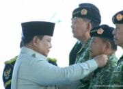 Prabowo Anugerahkan Jenderal Kehormatan Bintang Empat untuk Lima Tokoh Militer