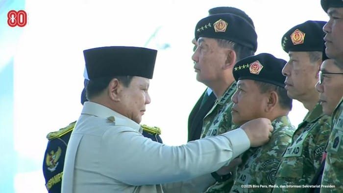 Prabowo Anugerahkan Jenderal Kehormatan Bintang Empat untuk Lima Tokoh Militer