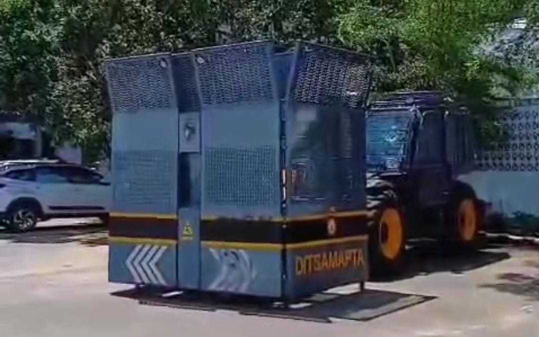 DPRD Bengkulu Dijaga Ketat, Rantis Disiagakan Antisipasi Situasi Tak Terduga