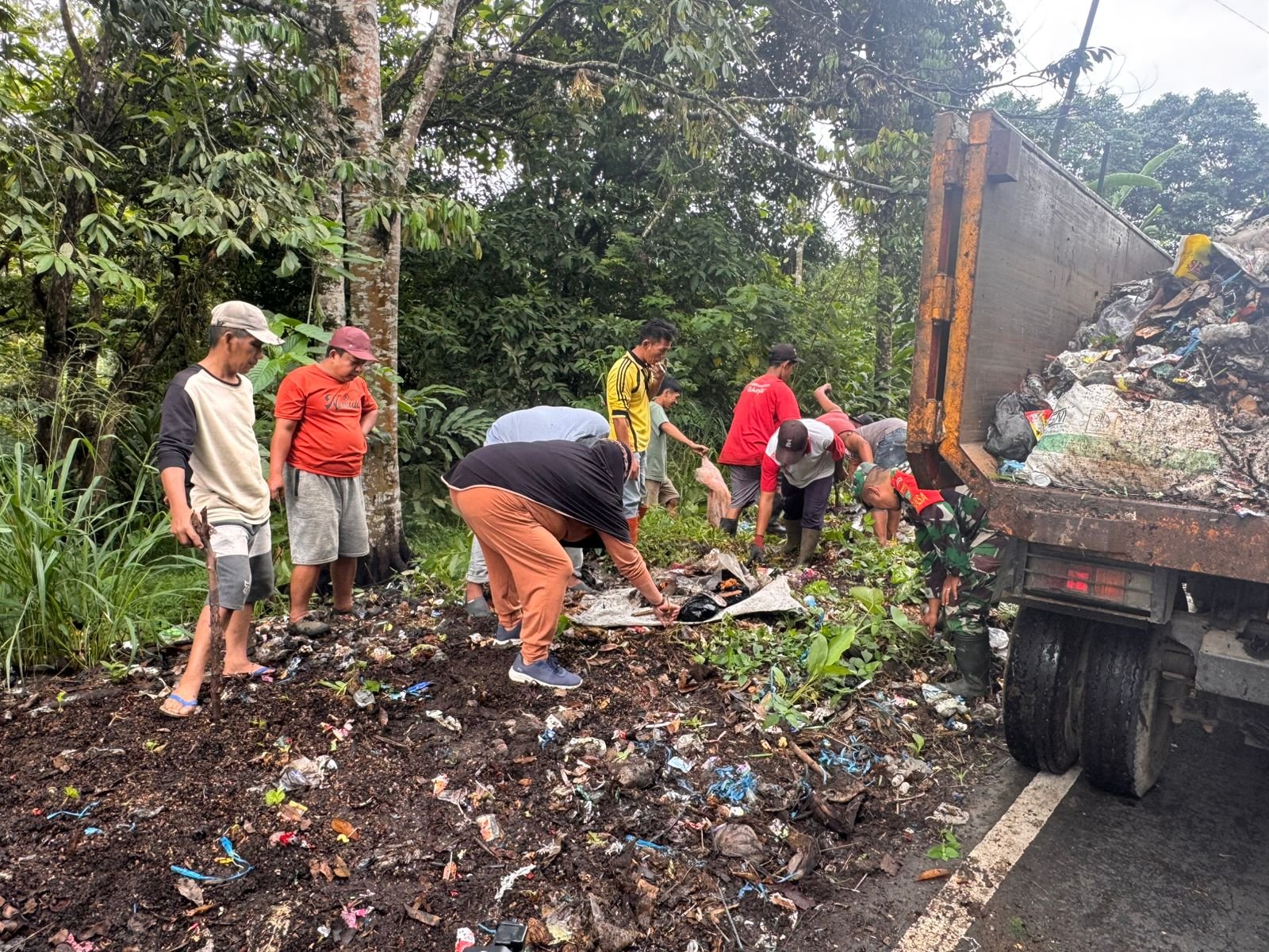 Minggu Bersih di Air Apo, Camat Binduriang Ingatkan Warga Jaga Lingkungan