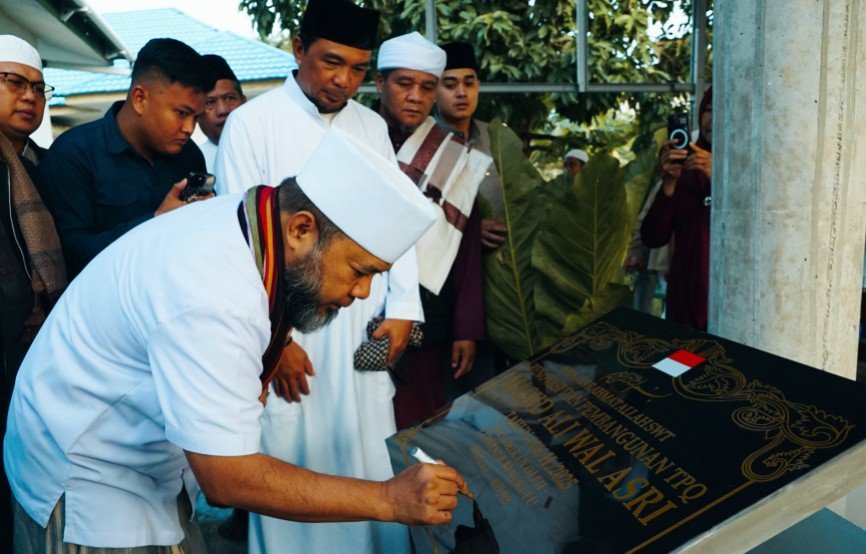 Masjid Wal Asri Resmikan TPQ, Gubernur Helmi: Masjid Bukan Hanya Tempat Ibadah, Tapi Penyambung Hati Warga