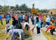 Ratusan Warga Benteng Meriahkan World Cleanup Day di Makam Putri Gading Cempaka
