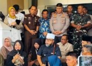 Duduk Lesehan Bersama Massa Aksi, Gubernur Bengkulu Sepakat Bentuk Tim Tuntaskan Konflik Agraria Duduk Lesehan Bersama Massa Aksi, Gubernur Bengkulu Sepakat Bentuk Tim Tuntaskan Konflik Agraria