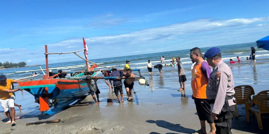 Patroli Laut Ditpolairud Polda Bengkulu Ingatkan Nelayan Waspada Cuaca Ekstrem