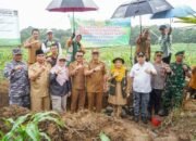 Dorong Ketahanan Pangan, Bupati Teddy Rahman Letakkan Batu Pertama Opla Non Rawah