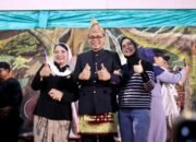Bupati Seluma Ikut Main Teater “Rainbow” Putri Kencana Bulan, Penampilan Memukau di Taman Budaya Bengkulu