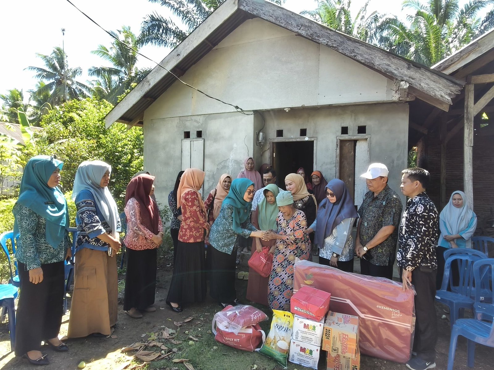 TP PKK dan DWP Seluma Dampingi ODGJ ke RSKJ Bengkulu, Dorong Deteksi Dini Berbasis Lingkungan