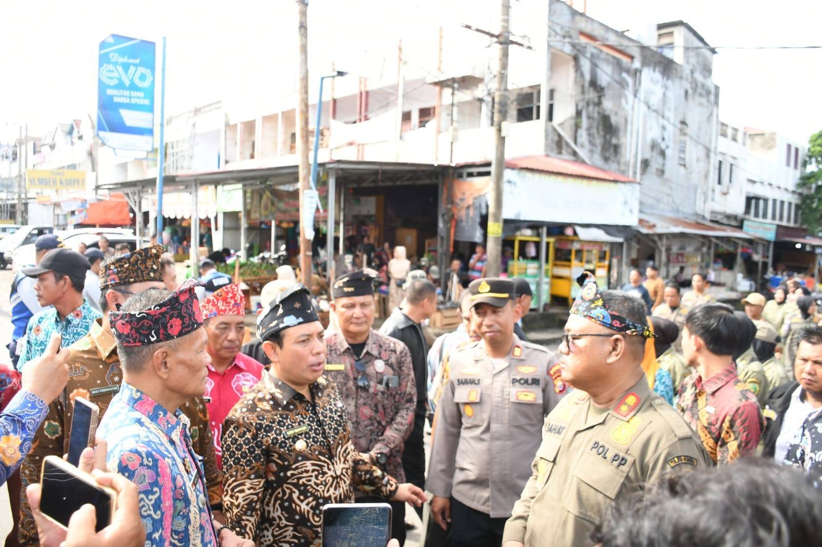 Dedy Wahyudi Larang Jualan di Badan Jalan Pasar Panorama