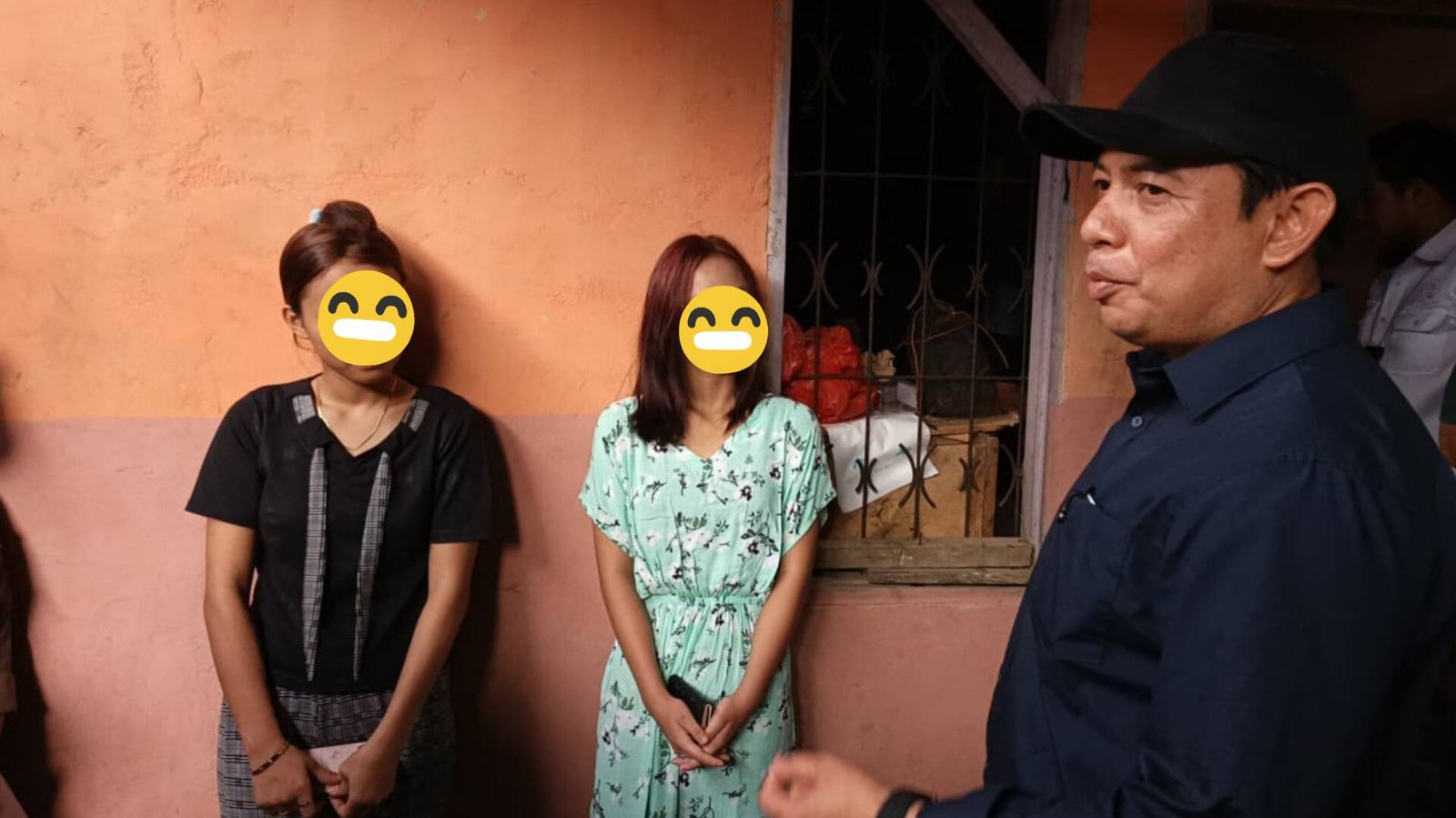 Wali Kota Bengkulu Dedy Wahyudi tiba di lokasi dan berdialog langsung dengan para penghuni kos daerah Kebun Beler, Minggu (15/2/2026)(foto:pemkotbkl)