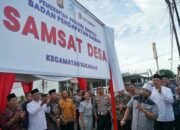Gubernur Bengkulu Helmi Hasan resmikan Smsat Desa di halaman Kantor Bank Bengkulu, Desa Sukaraja, Kabupaten Seluma, Kamis (19/2)
